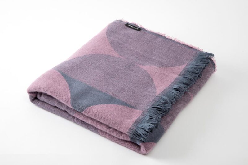 600220 Loop Throw Orchid Haze Square Fold